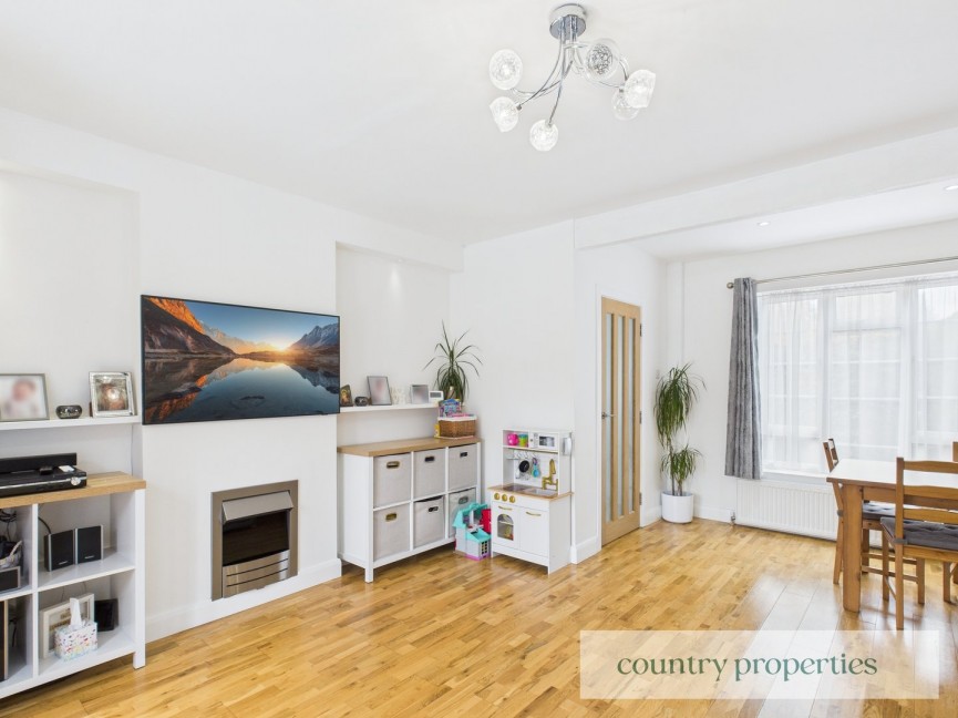 3 bedroom House for Sale Upperfield Road, Welwyn Garden City, Hertfordshire