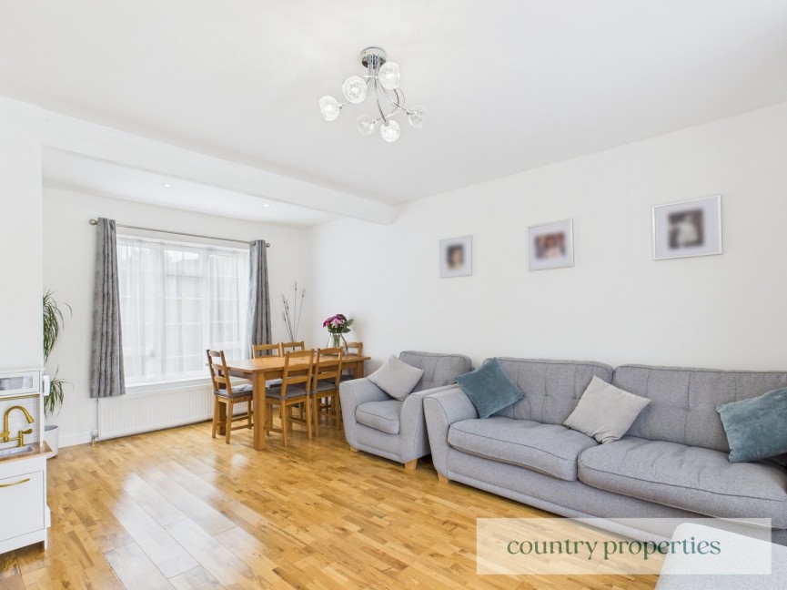 3 bedroom House for Sale Upperfield Road, Welwyn Garden City, Hertfordshire