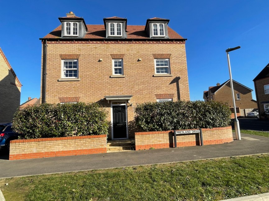 4 bedroom House for Sale Presland Drive, Biggleswade, Bedfordshire