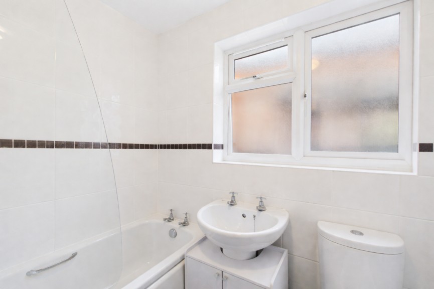 3 bedroom Bungalow for Sale Browning Drive, Hitchin, Hertfordshire