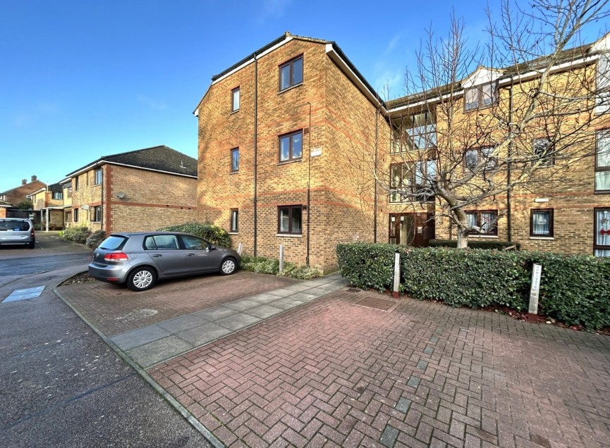 2 bedroom Flat for Sale Spencer Way, Letchworth Garden City, Hertfordshire