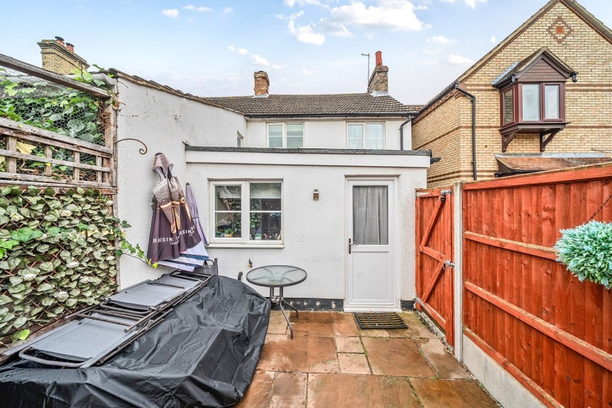 2 bedroom House for Sale High Street, Arlesey, Bedfordshire