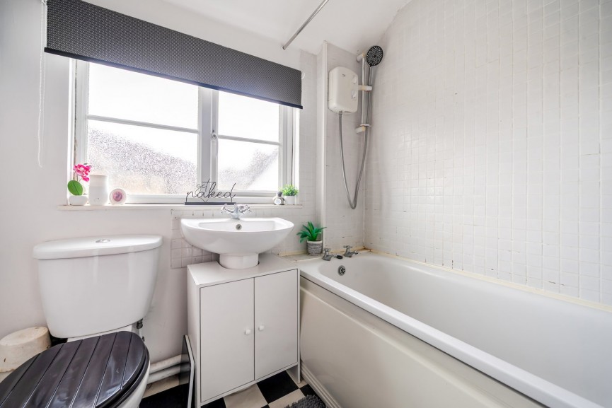2 bedroom House for Sale High Street, Arlesey, Bedfordshire