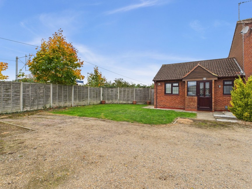 1 bedroom Bungalow for Sale Larkins Close, BALDOCK, Hertfordshire