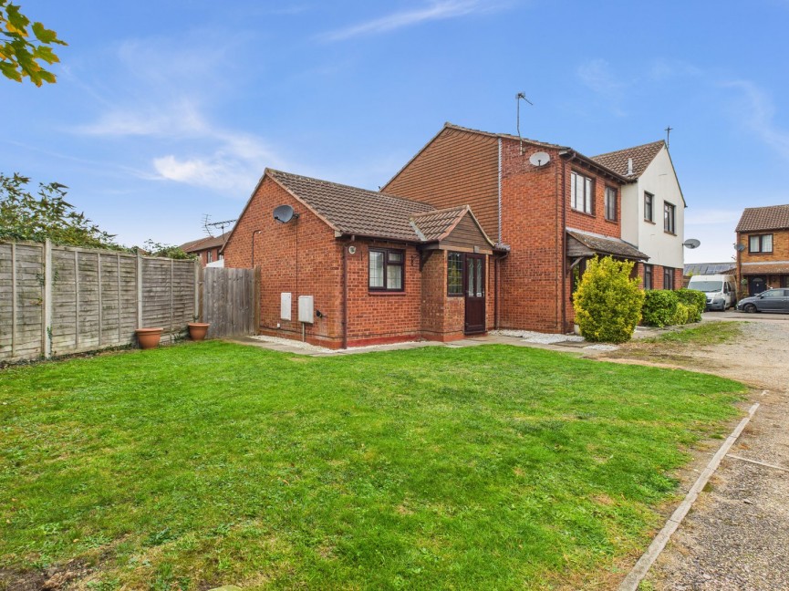 1 bedroom Bungalow for Sale Larkins Close, BALDOCK, Hertfordshire