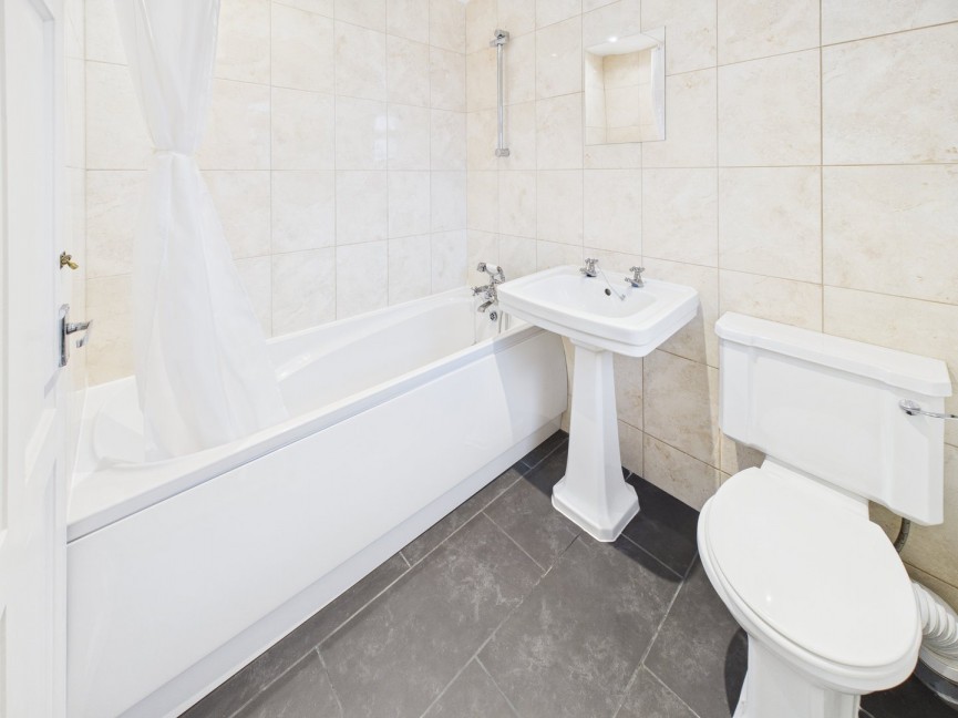 1 bedroom Bungalow for Sale Larkins Close, BALDOCK, Hertfordshire