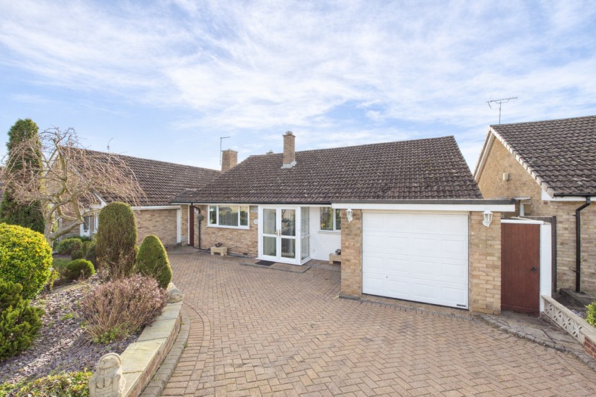 3 bedroom Bungalow for Sale Stotfold Road, Hitchin, Hertfordshire