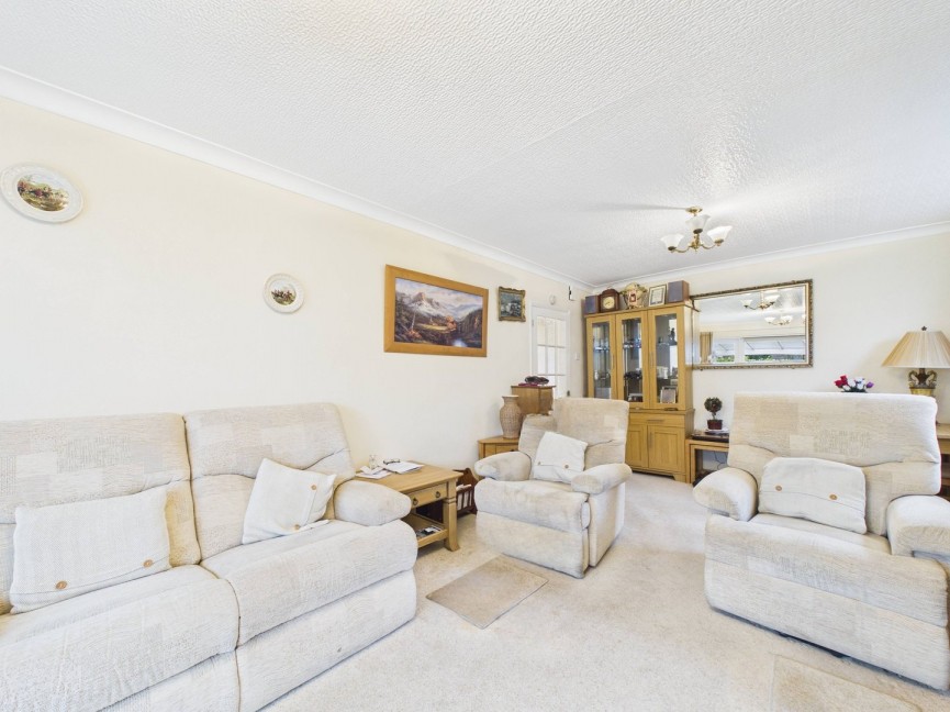 3 bedroom Bungalow for Sale Stotfold Road, Hitchin, Hertfordshire