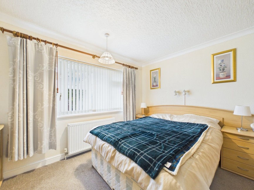 3 bedroom Bungalow for Sale Stotfold Road, Hitchin, Hertfordshire