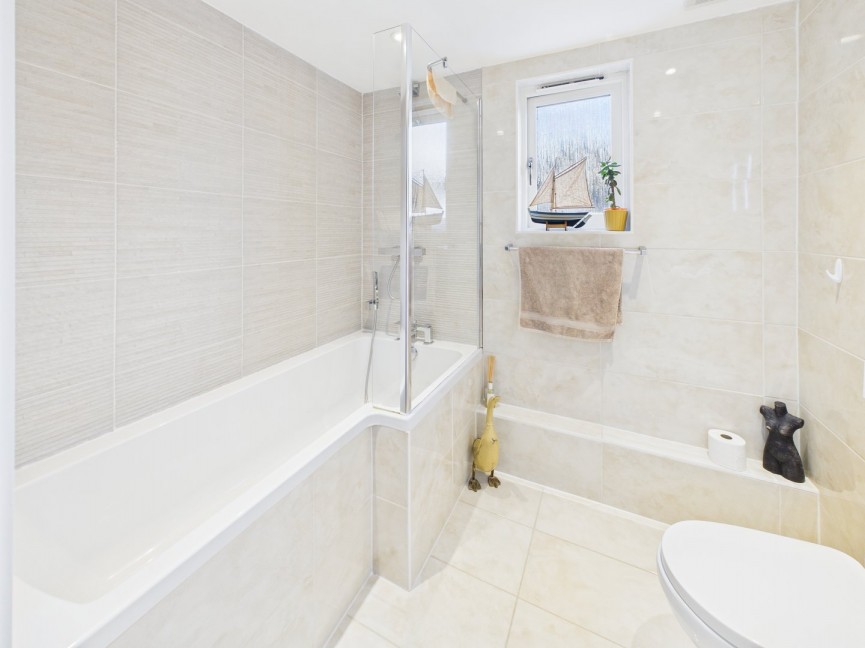 2 bedroom Flat for Sale Shortmead Street, Biggleswade, Bedfordshire