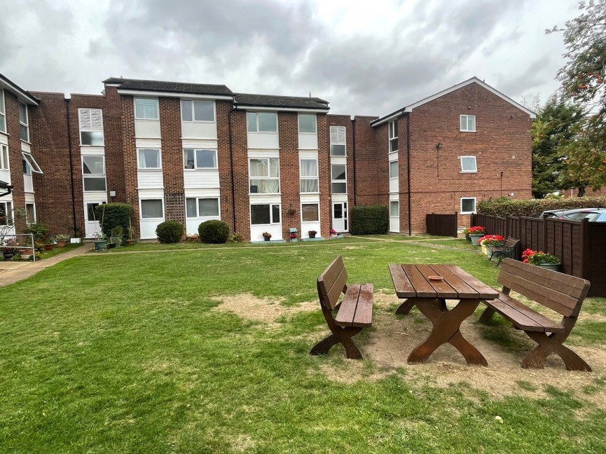 1 bedroom Flat for Letting Tennyson Close, Royston, Hertfordshire