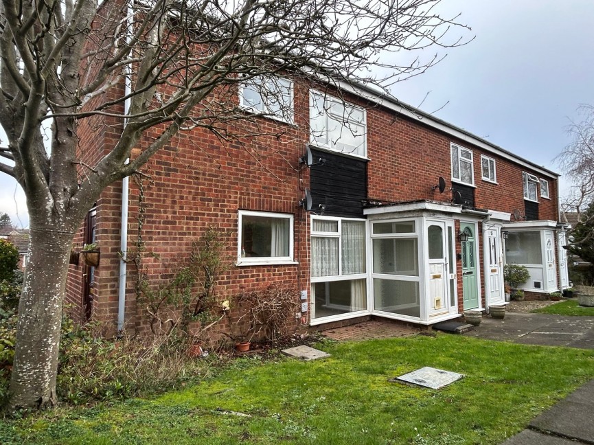 2 bedroom Flat for Sale Codicote, Hitchin, Hertfordshire