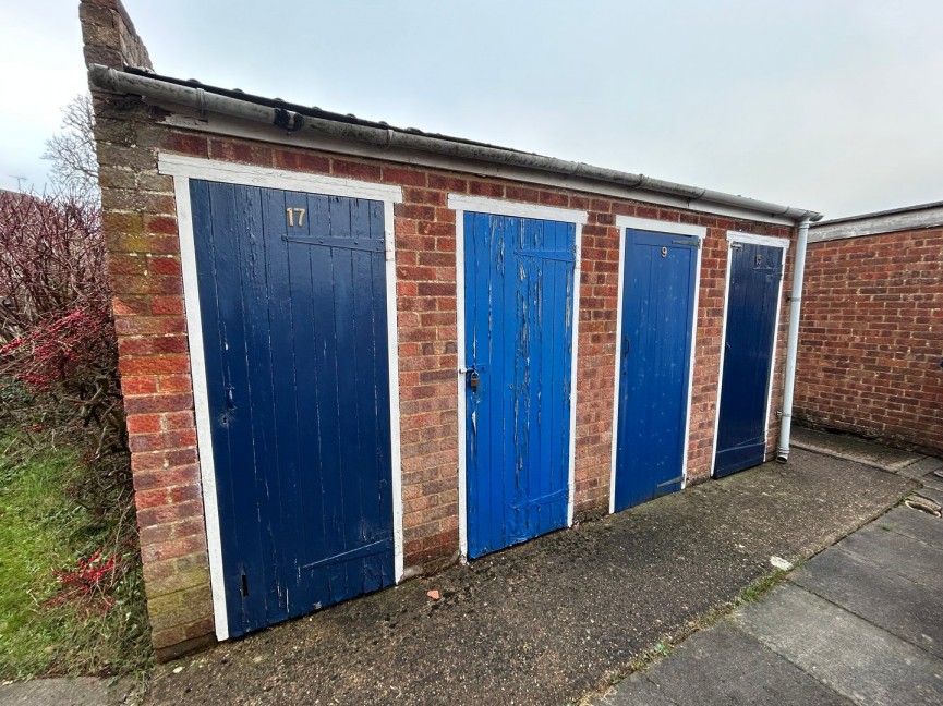 2 bedroom Flat for Sale Codicote, Hitchin, Hertfordshire