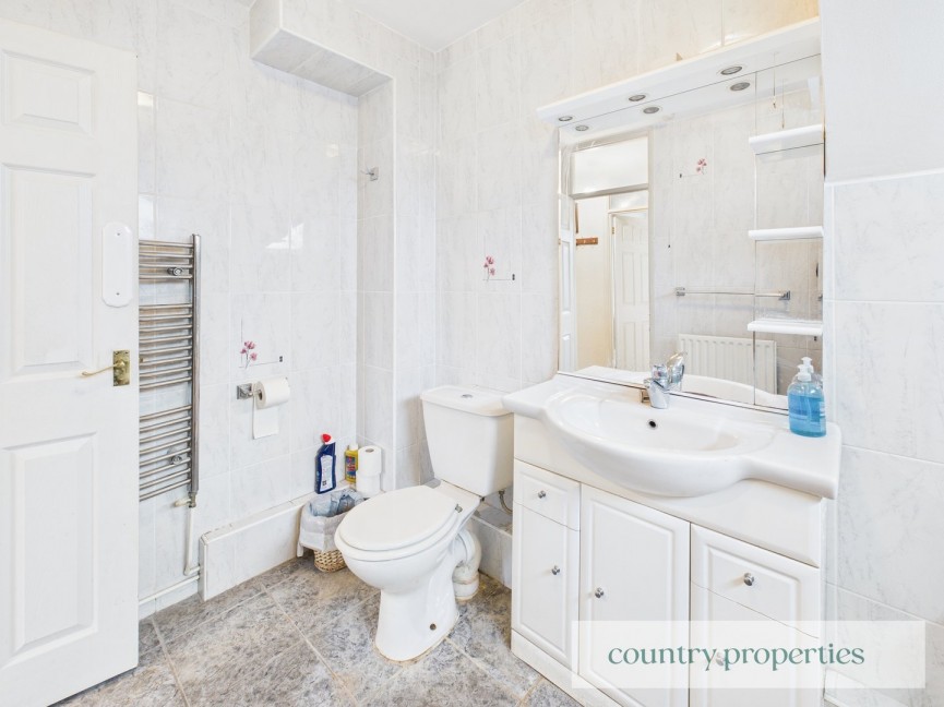 2 bedroom Flat for Sale Codicote, Hitchin, Hertfordshire