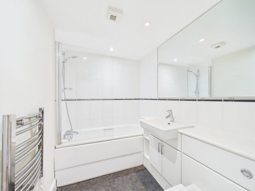 1 bedroom Flat for Sale Bridge Street, Hitchin, Hertfordshire