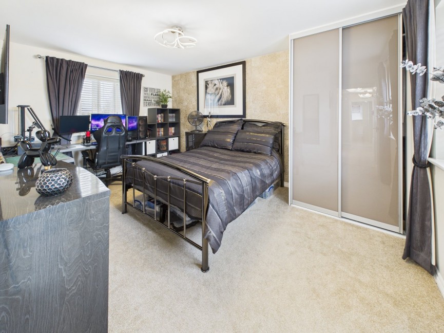 4 bedroom House for Sale Holbrook Grove, Biggleswade, Bedfordshire