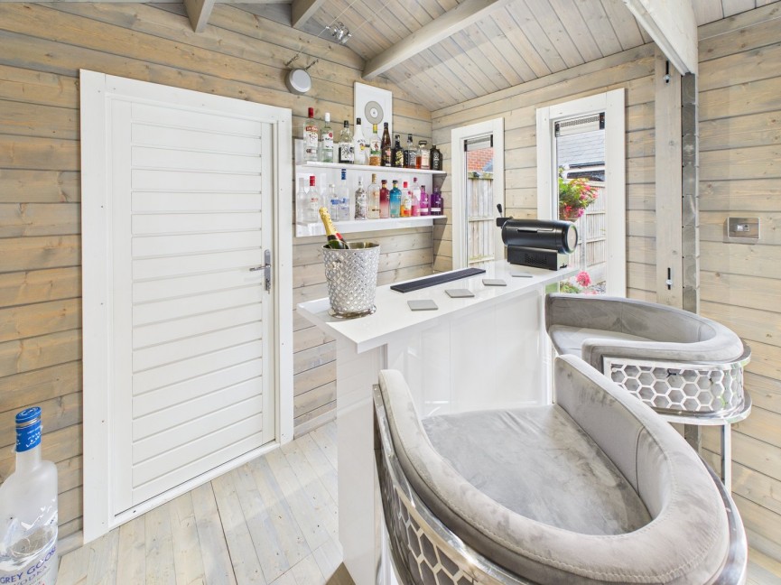 4 bedroom House for Sale Holbrook Grove, Biggleswade, Bedfordshire