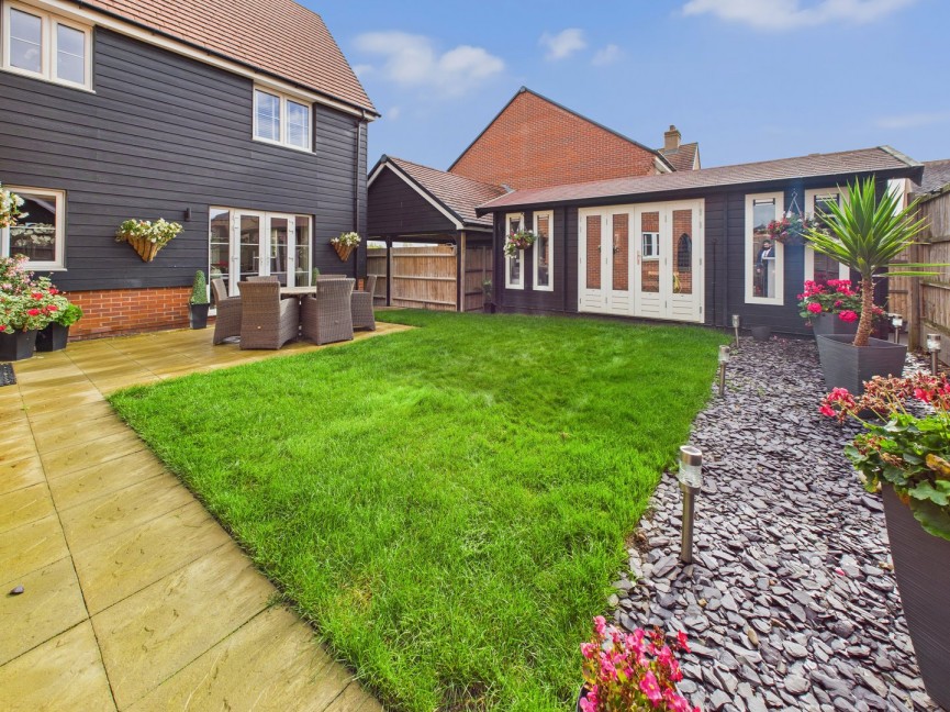 4 bedroom House for Sale Holbrook Grove, Biggleswade, Bedfordshire