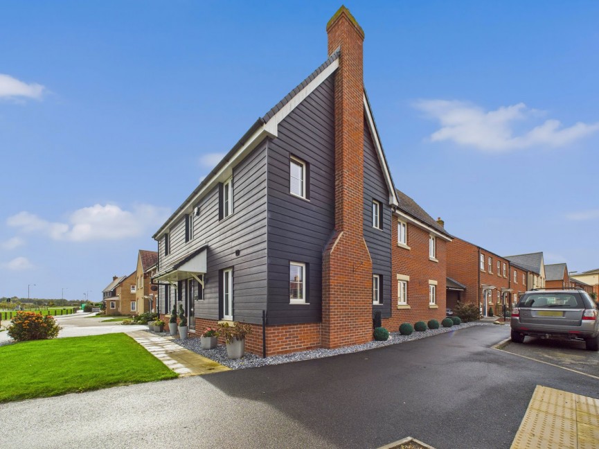 4 bedroom House for Sale Holbrook Grove, Biggleswade, Bedfordshire