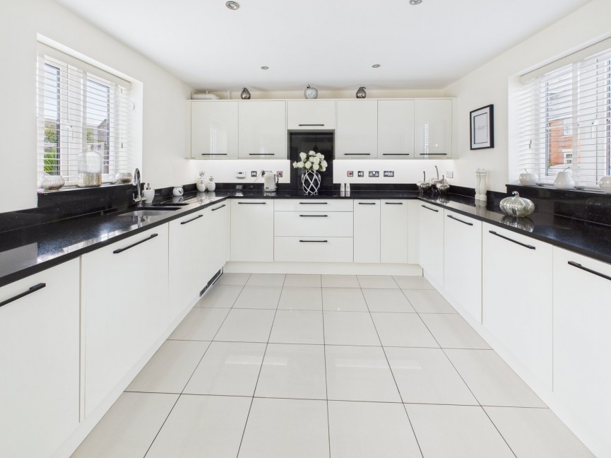4 bedroom House for Sale Holbrook Grove, Biggleswade, Bedfordshire