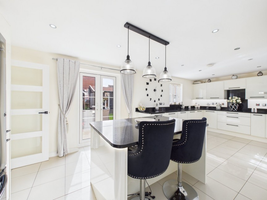 4 bedroom House for Sale Holbrook Grove, Biggleswade, Bedfordshire