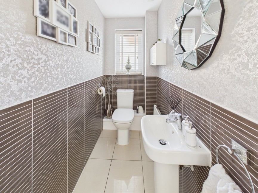 4 bedroom House for Sale Holbrook Grove, Biggleswade, Bedfordshire