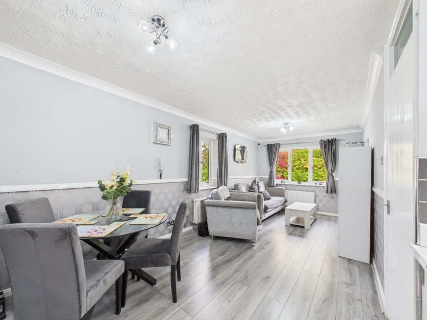 2 bedroom Flat for Sale Shaftesbury Way, Royston, Hertfordshire