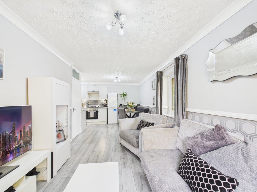 2 bedroom Flat for Sale Shaftesbury Way, Royston, Hertfordshire