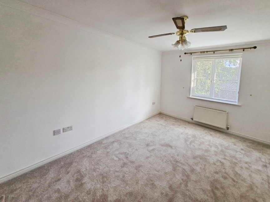 2 bedroom Flat for Sale St Lukes Court, Hatfield, Hertfordshire