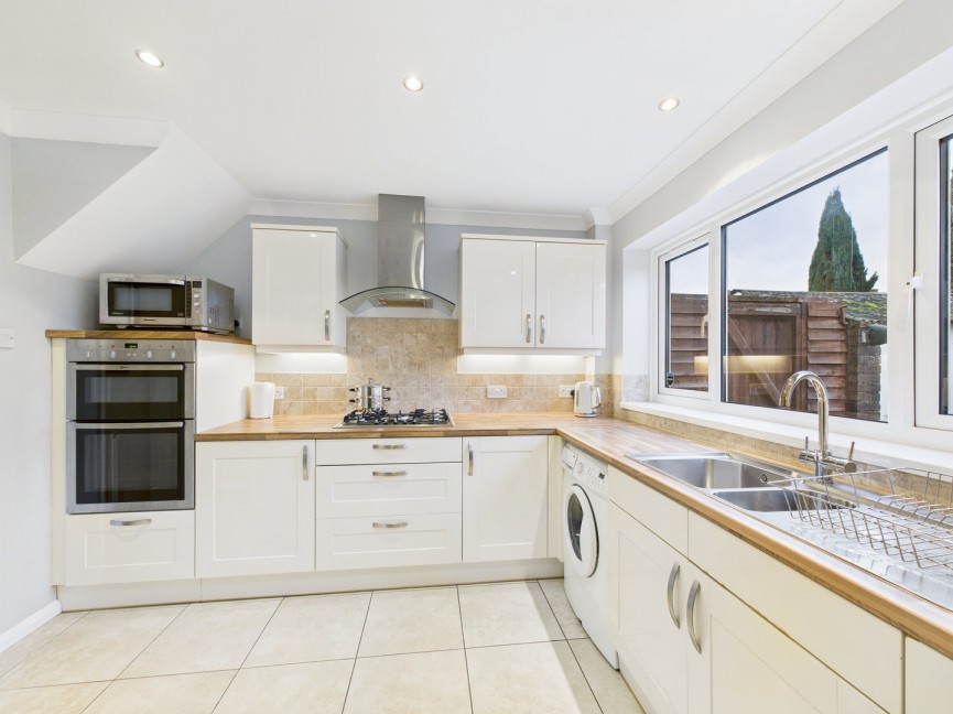 3 bedroom House for Sale Oak Crescent, Biggleswade, Bedfordshire