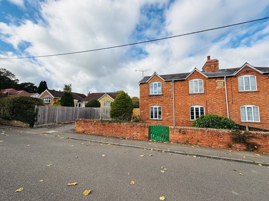 2 bedroom House for Letting Church Road, Flitwick, Bedfordshire