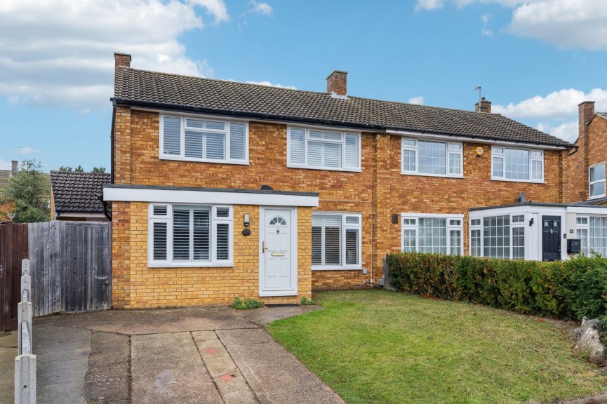 3 bedroom House for Sale Gainsford Crescent, Hitchin, Hertfordshire