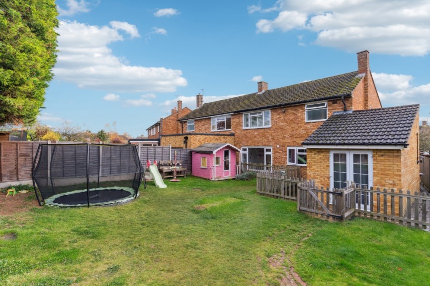 3 bedroom House for Sale Gainsford Crescent, Hitchin, Hertfordshire