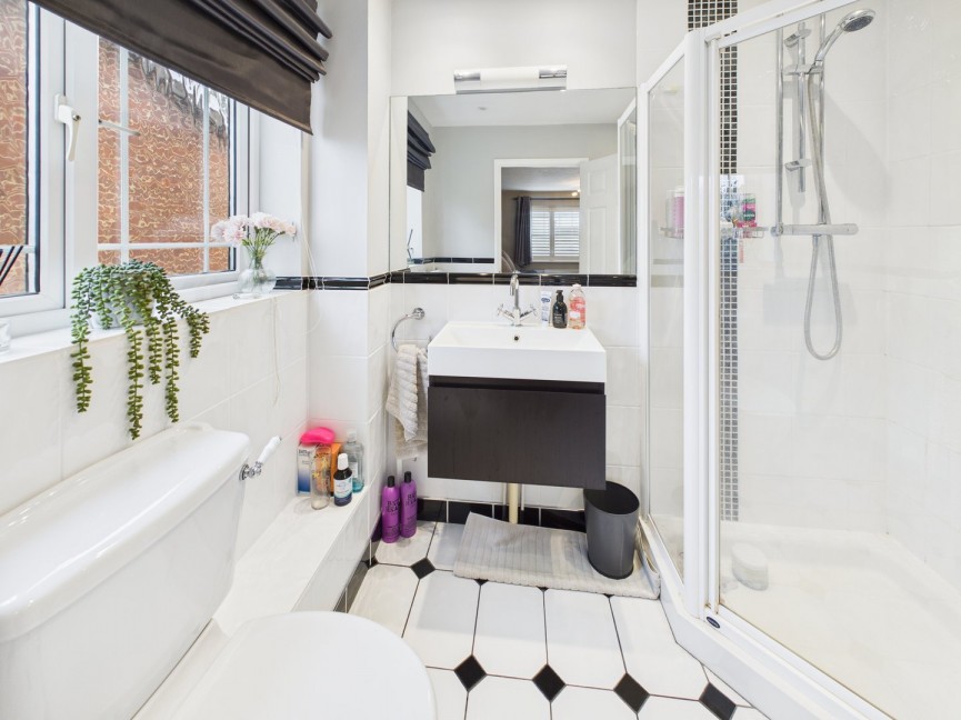 4 bedroom House for Sale Moggerhanger, Bedford