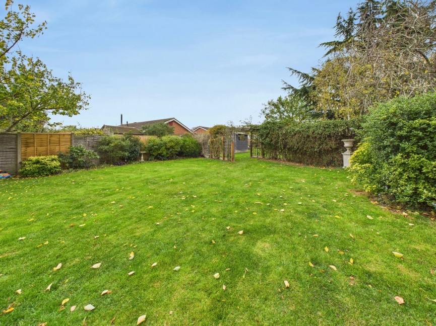 4 bedroom House for Sale Moggerhanger, Bedford