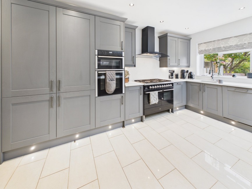 4 bedroom House for Sale Moggerhanger, Bedford