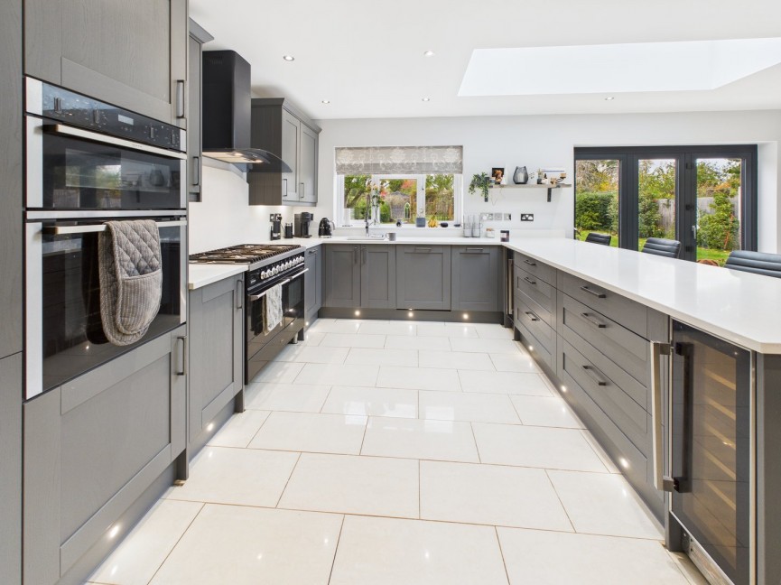 4 bedroom House for Sale Moggerhanger, Bedford