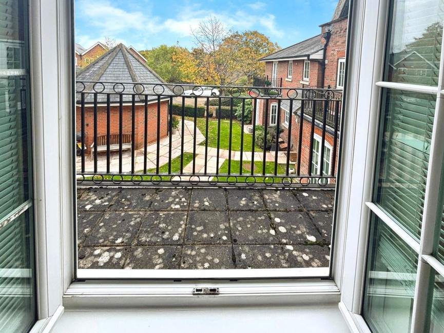 2 bedroom Flat for Letting Great North Road, Hatfield, Hertfordshire