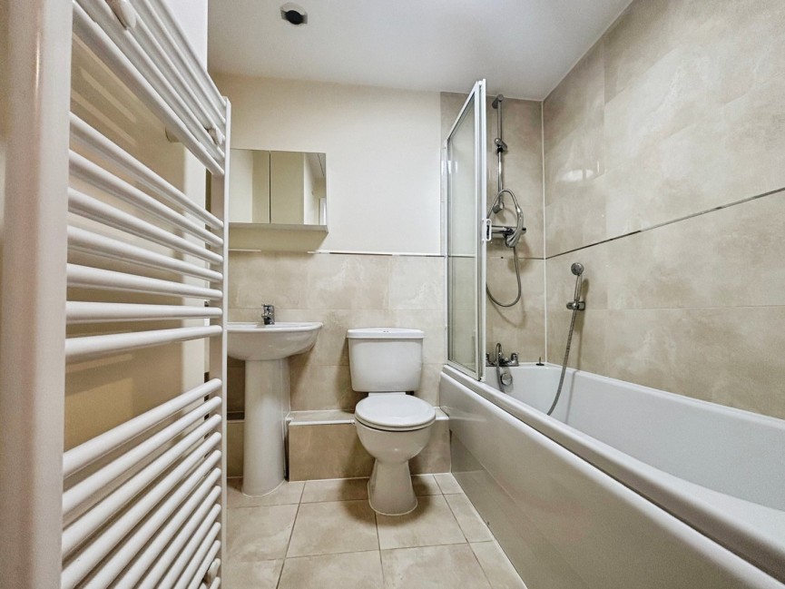 2 bedroom Flat for Letting Great North Road, Hatfield, Hertfordshire