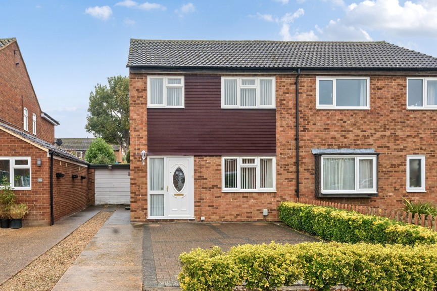 3 bedroom House for Sale The Mixies, Stotfold, Bedfordshire