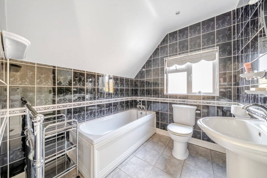 3 bedroom House for Sale Ampthill Road, Shefford, Bedfordshire