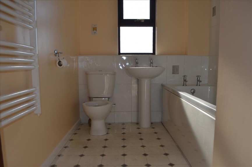 2 bedroom Flat for Sale Shortmead Street, Biggleswade, Bedfordshire