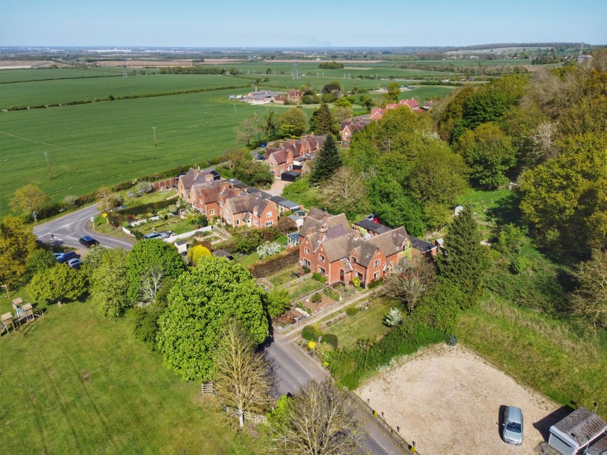 2 bedroom House for Sale Millbrook, Bedfordshire