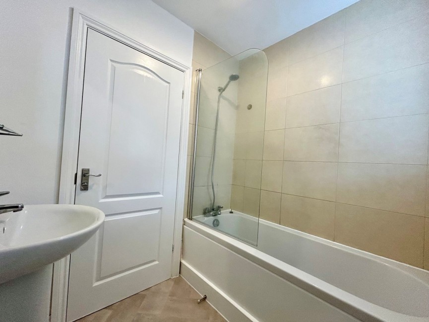 2 bedroom House for Letting Ampthill Road, Flitwick