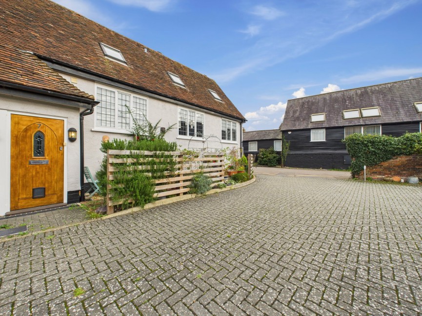 2 bedroom House for Sale Meeting House Lane, Baldock, Hertfordshire