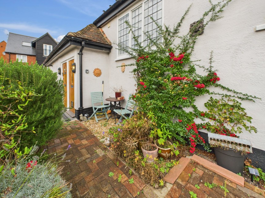 2 bedroom House for Sale Meeting House Lane, Baldock, Hertfordshire