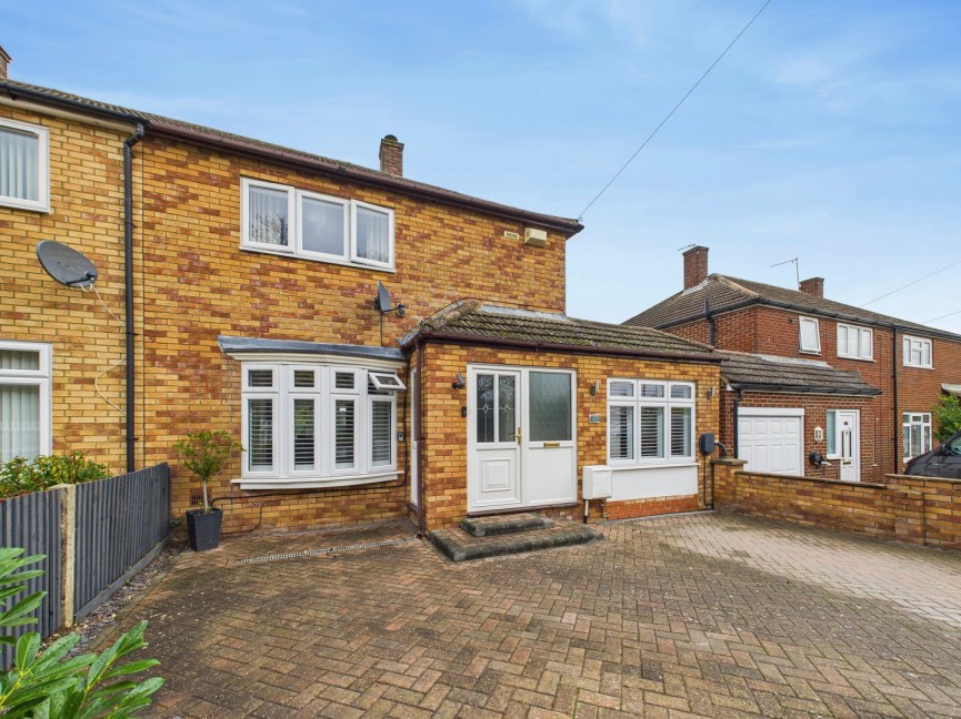 3 bedroom House for Sale St Marys Way, Baldock, Hertfordshire