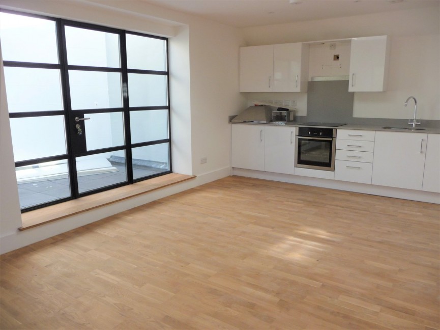 3 bedroom Flat for Letting Salisbury Square, Hatfield, Hertfordshire