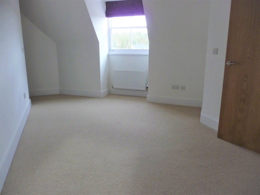 3 bedroom Flat for Letting Salisbury Square, Hatfield, Hertfordshire