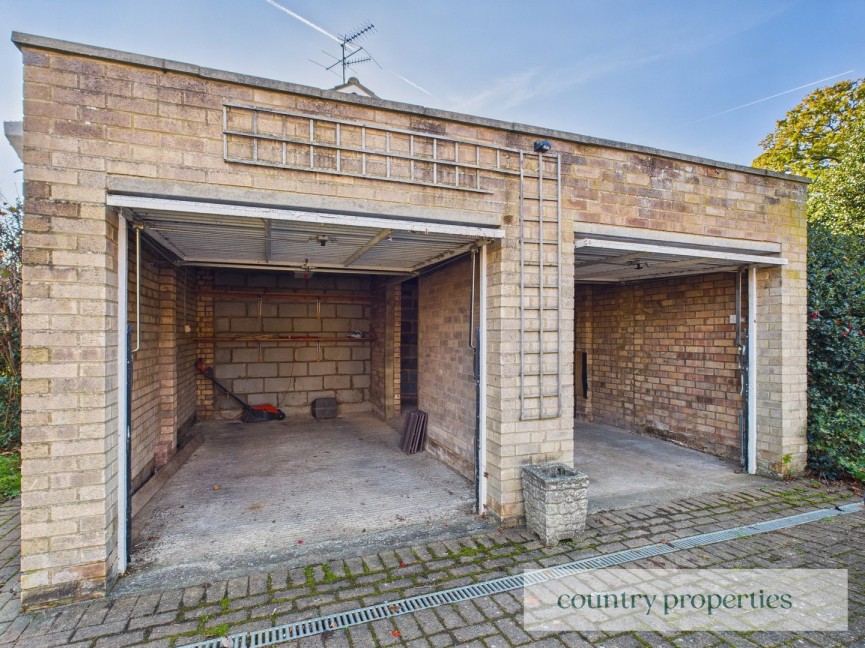 4 bedroom House for Sale Knightsfield, Welwyn Garden City, Hertfordshire